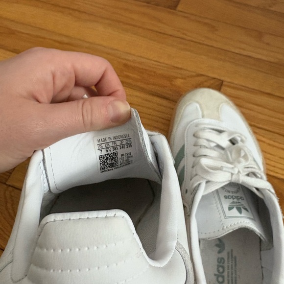 Women’s Sambae shoes with teal stripe - Picture 4 of 4